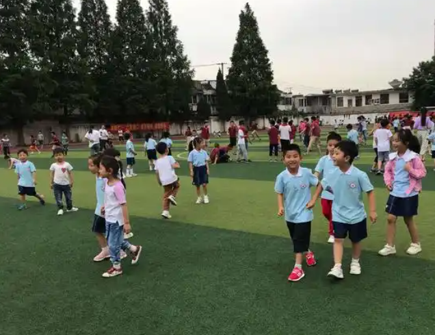 感悟劳动教育的深刻含义数学思想PK赛中家长与选拔出的学生同台竞技