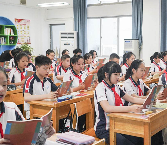 教师以敏锐的观察力捕捉解读于是敞开了一项名为声响档案馆